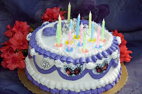 首饰的生日蛋糕高清图片