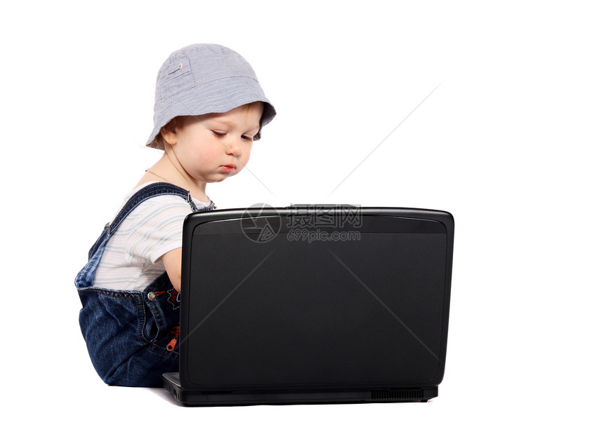 拿着笔记本电脑的小男孩童年教育微笑智力技术学习孩子儿童白色通讯图片