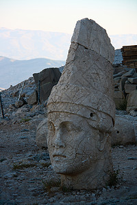 纳鲁特山神的纪念碑火鸡心地石头遗产旅游世界雕像考古学旅行雕塑背景