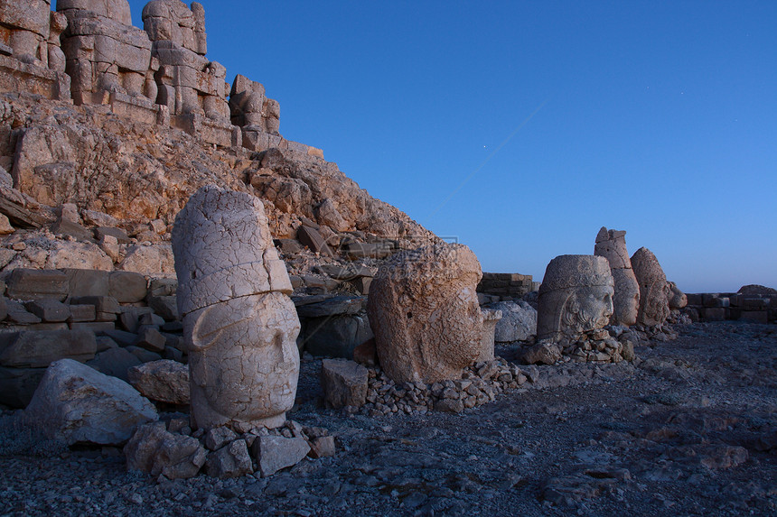 纳鲁特山神的纪念碑国家石头世界遗产雕像岩石心地考古学火鸡旅行图片