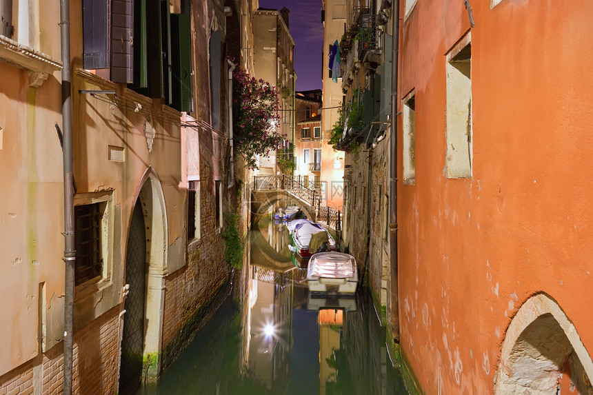 夜里威尼斯城市吸引力游客地标街道景观场景旅行运河建筑图片