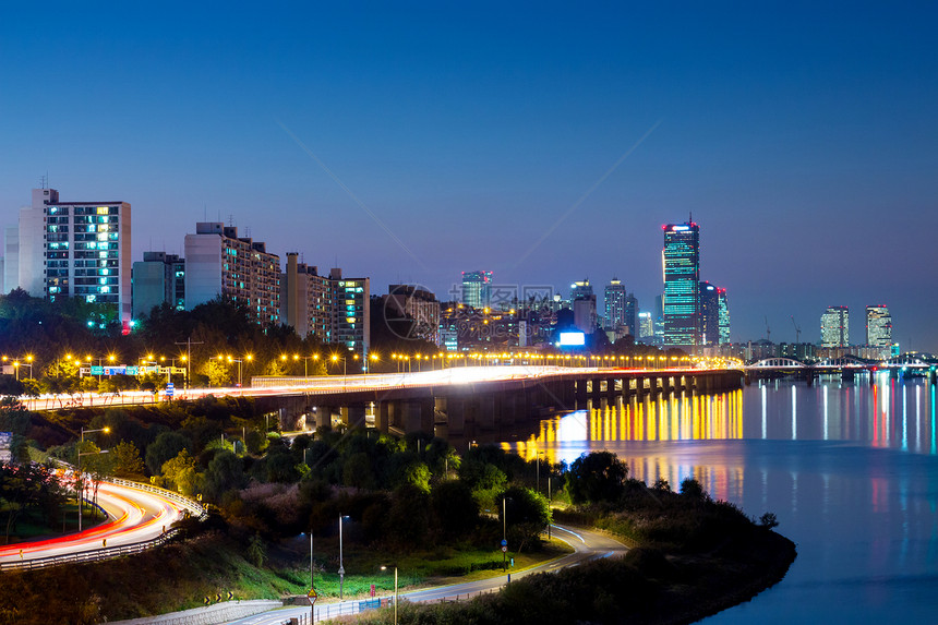 韩国首尔市风景在晚上通道住房踪迹建筑交通地标天际住宅场景城市图片