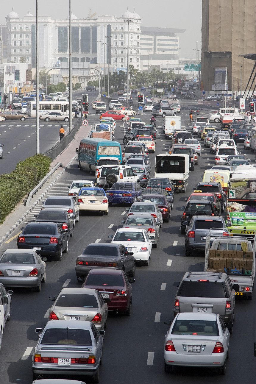 阿联酋迪拜路阿联酋代拉马克图姆路高峰时段的交通交通图片