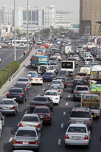 阿联酋迪拜路阿联酋代拉马克图姆路高峰时段的交通交通高清图片