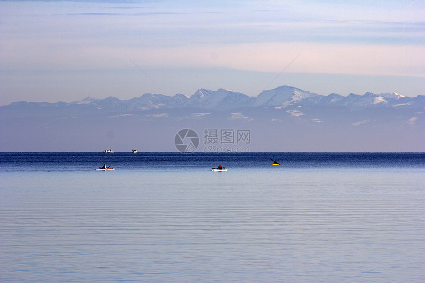 湖湖 海林道雕塑灯塔全景天空风景土地航行港口假期图片