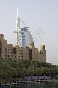 迪拜 UAE 世界著名的场景帆船旅行地标城市建筑学天际国际酒店背景图片