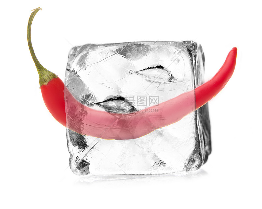 冰块里的意大利辣肠冰桶食物辣椒烹饪水晶冰晶美食香料立方体胡椒图片