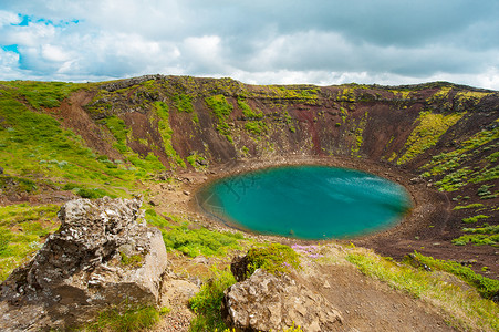 凯思内斯克朗id风景圆形绿色蓝色红色火山天空火山口陨石地标背景