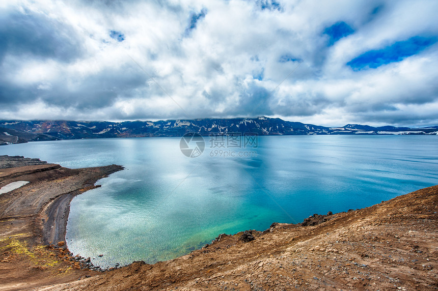 Oskjuvatn 奥斯丘瓦丁火山口陨石地热蓝色火山山脉风景高地天空图片