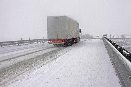 客流量雪地高速公路商业国家货物运动驾驶后勤通勤者主路货车运输背景