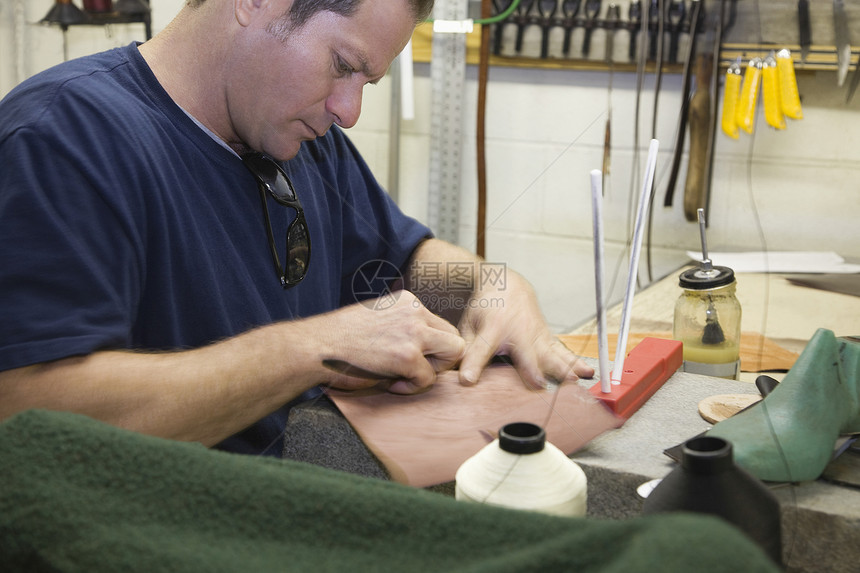 传统的制鞋传统车间制造业生意作坊鞋匠皮匠皮革文化制造商工匠工艺图片