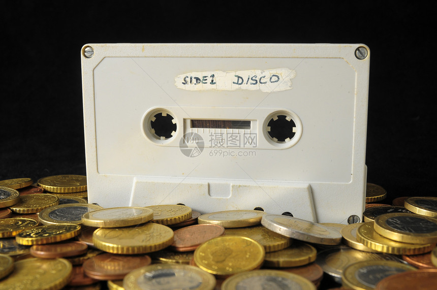 金钱和音乐概念药品商业账单磁盘海盗经销商贮存现金市场唱片图片
