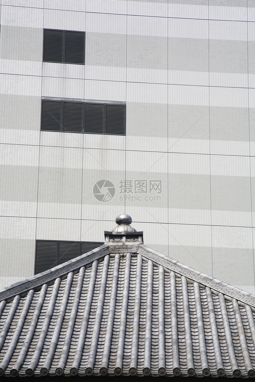 东京的传统与现代建筑摩天大楼屋面屋顶瓦片灰色建筑学文化房顶白色高楼图片