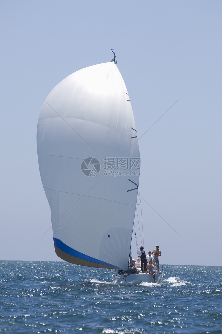加利福尼亚州游艇赛队帆船比赛日光天空人员地平线旅行海洋速度三角帆蓝天全体图片