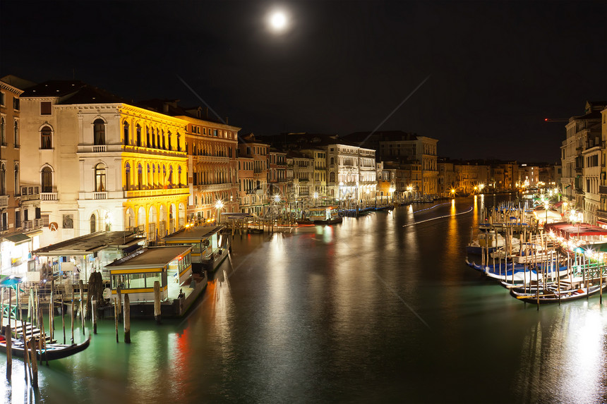 夜里威尼斯反射地标景观缆车建筑天空建筑学场景运河城市图片