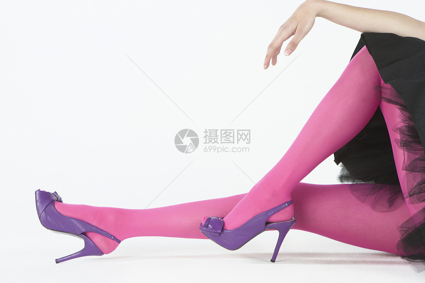 粉粉色紧身裤和紫高皮鞋低端图片