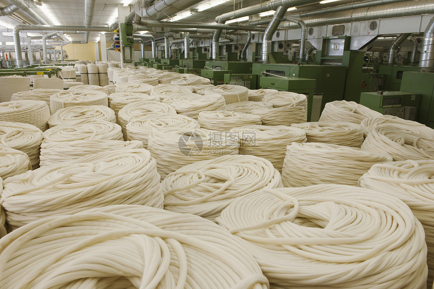 旋转工厂的棉花卷列一行浏览棉布机器白色机械纺纱组织水平生产制造业纺织品图片