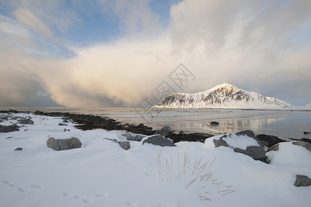 弗拉克斯塔岛冬天北欧的高清图片