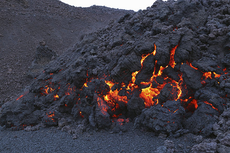 冰岛的花状熔化火山岩高清图片