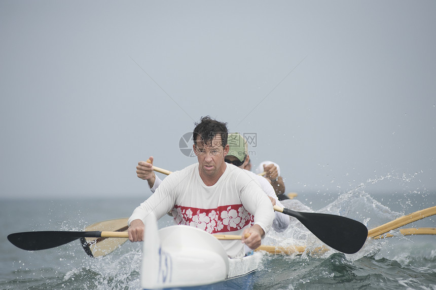 水上越野独木舟小组天空海洋浮筒男士海女运动运动员外表地平线领导图片