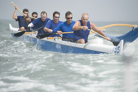 水上越野独木舟小组团队运动员毅力上半身领导运动海洋背景图片