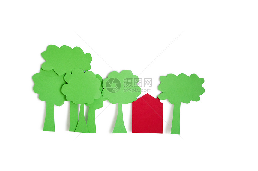 白色背景上有一栋住宅的树木被剪纸切除图片