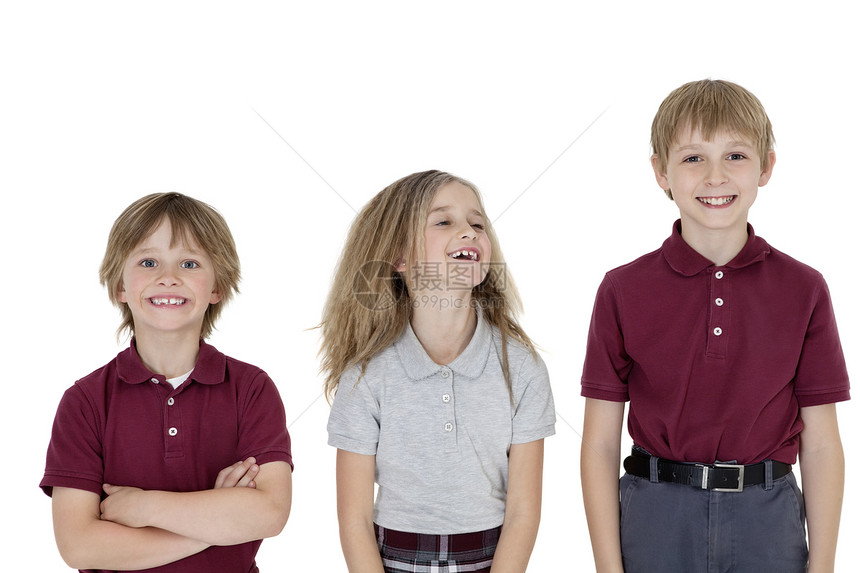 穿着制服 身穿白色背景的学校儿童欢快快乐的一幅肖像图片