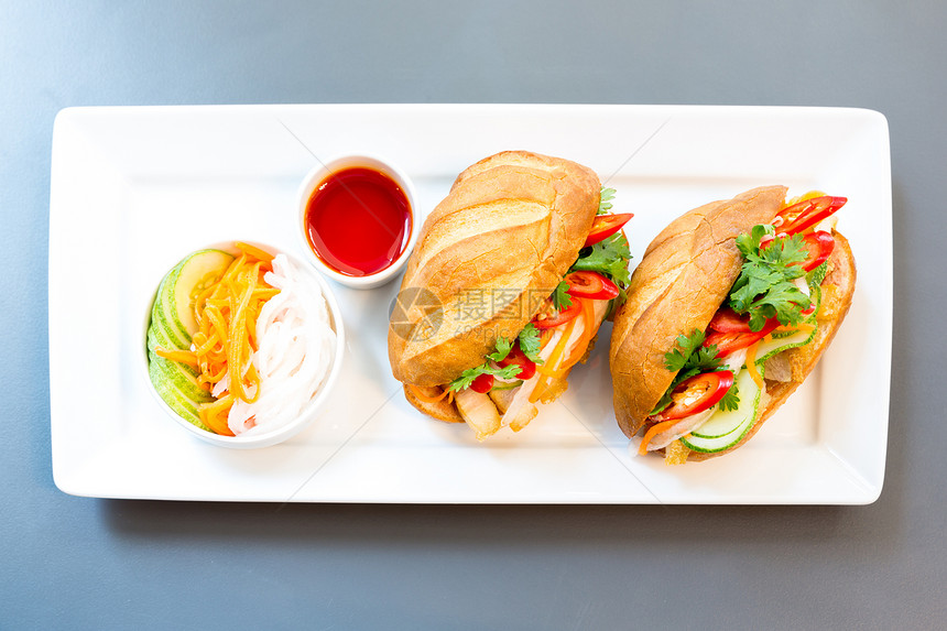 面包三明治食物熟食小吃桌子沙拉白色火腿小麦餐饮午餐图片