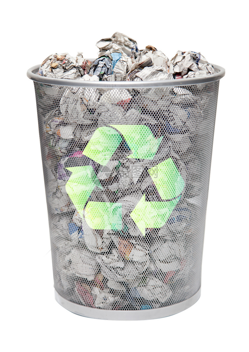 在白色背景上回收垃圾箱 堆满折叠纸废纸标志影棚材料静物国际符号对象废物绿色图片