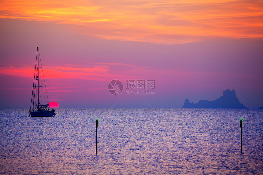 伊比扎日落太阳从佛罗门太岛观光场景紫色假期地标橙子海滩旅行太阳帆船血管图片