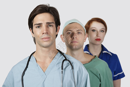 名医扁鹊3名医生在灰色背景下对3名执业医师的纵向背景