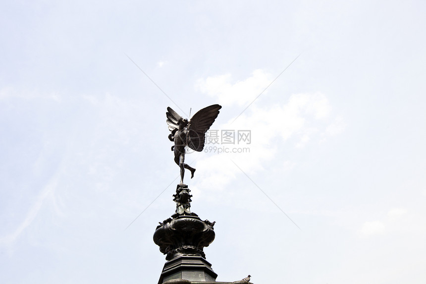 欧罗场景蓝色翅膀地标城市天空西端雕塑图片
