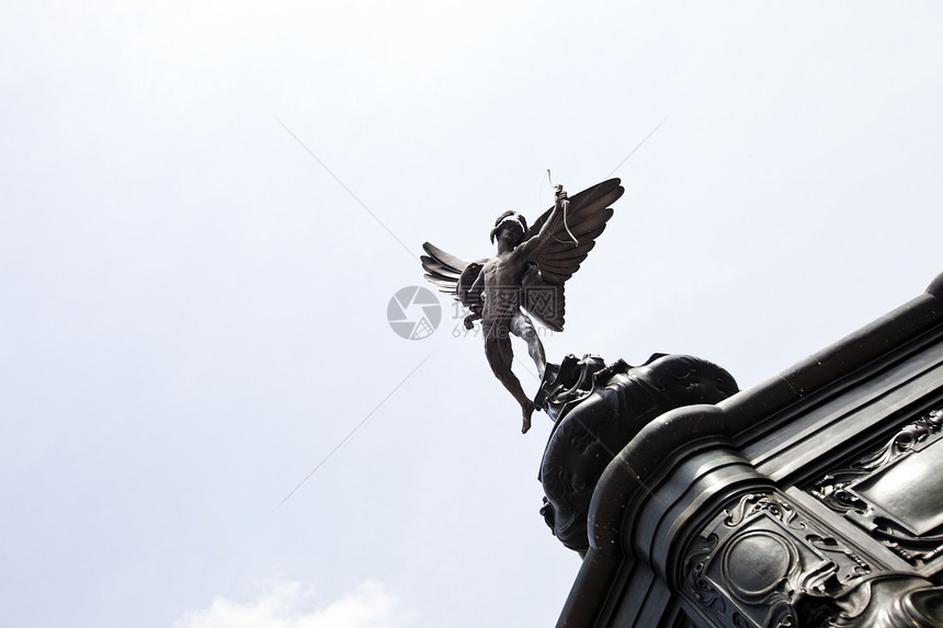 欧罗西端场景城市地标天空翅膀雕塑蓝色图片