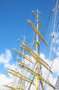 Craner 起落杆天空船桅蓝色港口桅杆商业运输绳索金属海洋背景