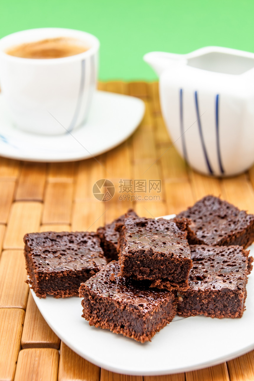 很多巧克力蛋糕可可美食营养咖啡小吃食物盘子巧克力甜点蛋糕图片