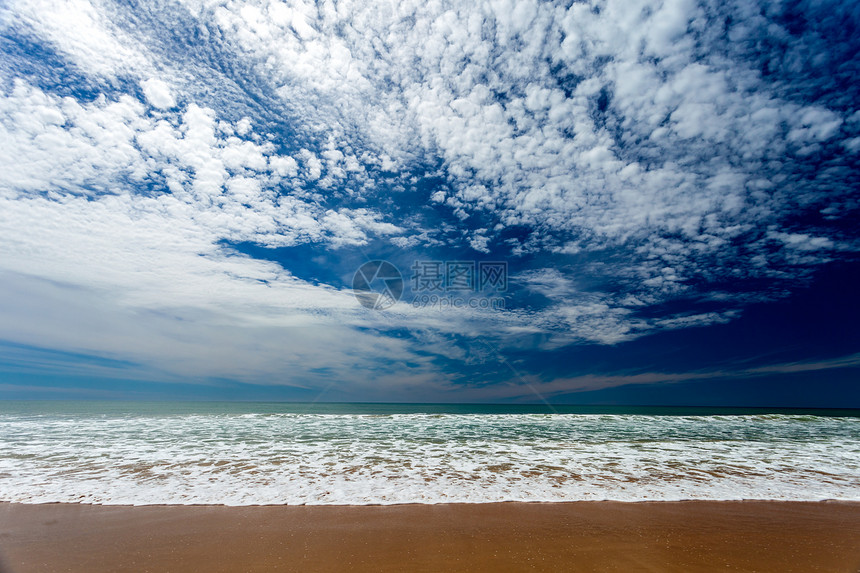 托雷戈尔达海滩天空阳光海浪海岸线海景蓝色旅行季节太阳自然图片