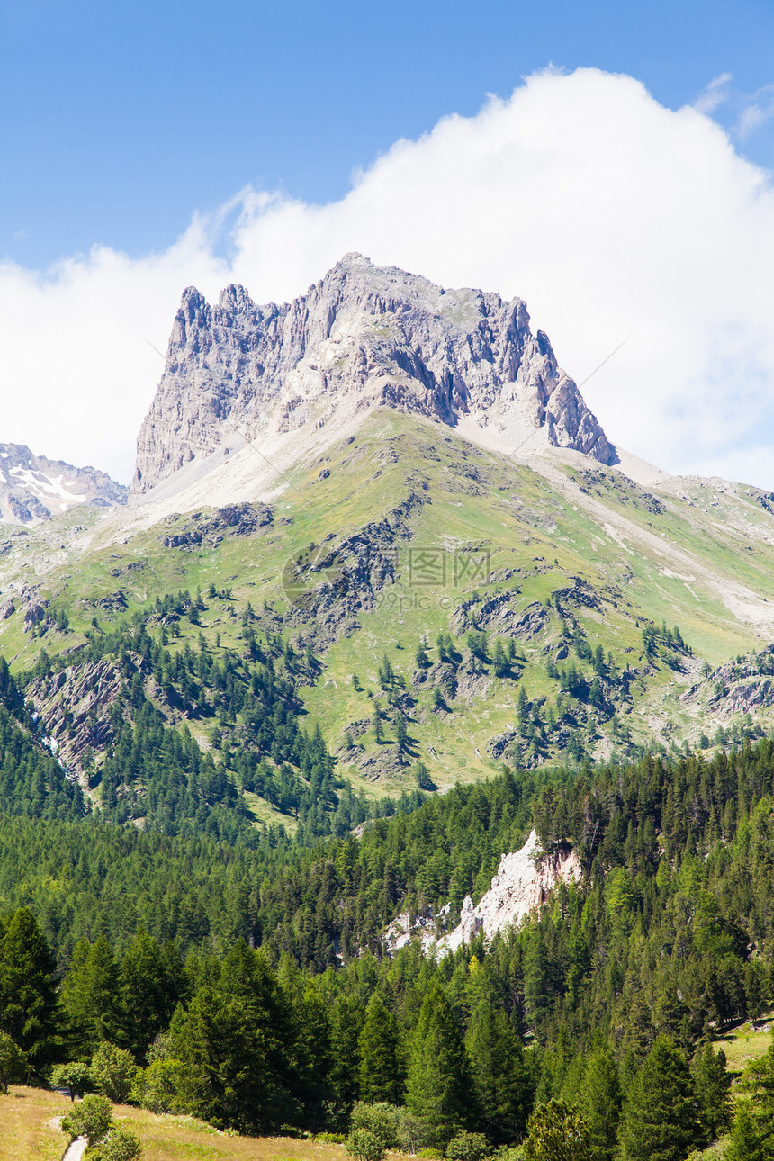 意大利阿尔卑斯山场景蓝色场地天空草地旅行乡村假期山脉全景图片