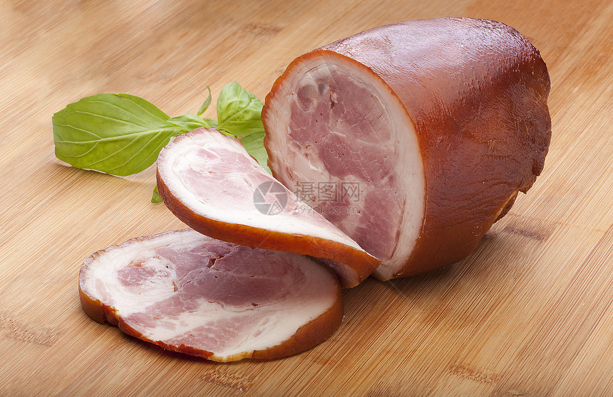 猪爪绿色美味木板木材熏制猪肉食物木头图片