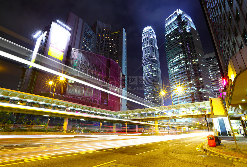 夜间在香港的交通路线市中心天空地标天际金融办公室商业城市建筑景观图片