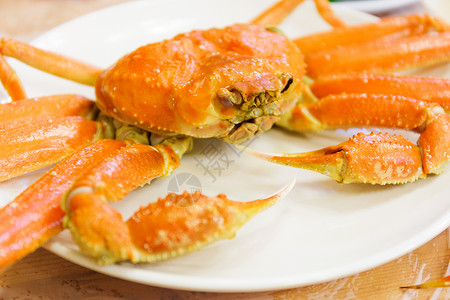 蒸汽阿拉斯加红色食物螃蟹盘子海鲜国王石头美食蔬菜高清图片