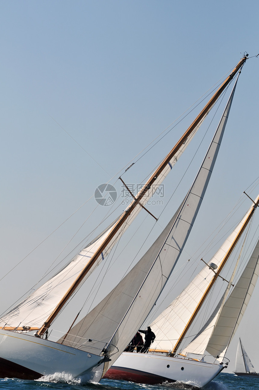 雷加塔白色闲暇桅杆旅行游艇速度运动娱乐血管天空图片