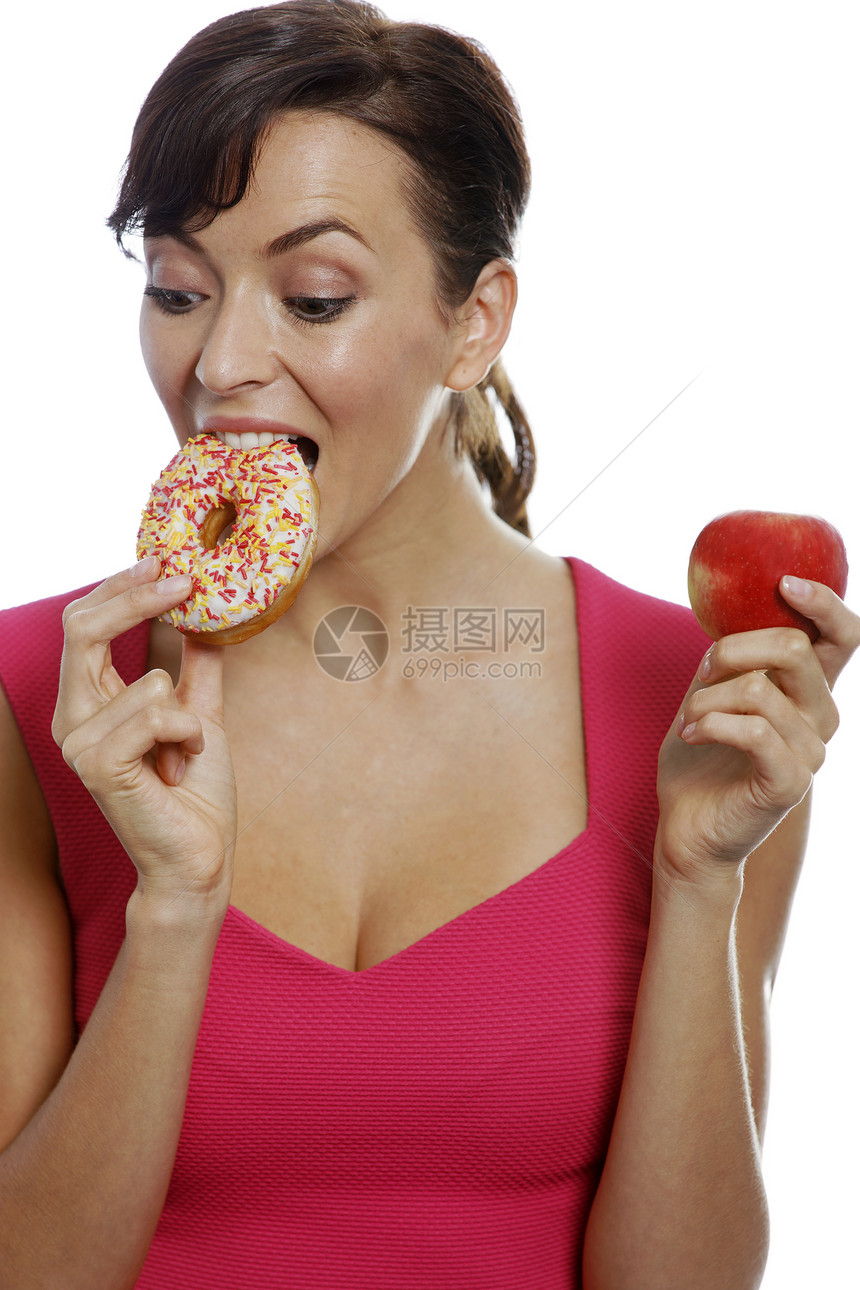 妇女选择食物蛋糕诱惑快乐裙子粉色饮食女孩白色水果女士图片