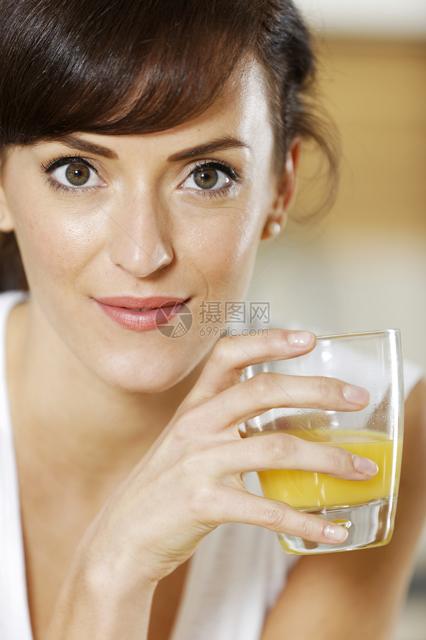 女人喝果汁早餐快乐女士橙子女孩女性图片