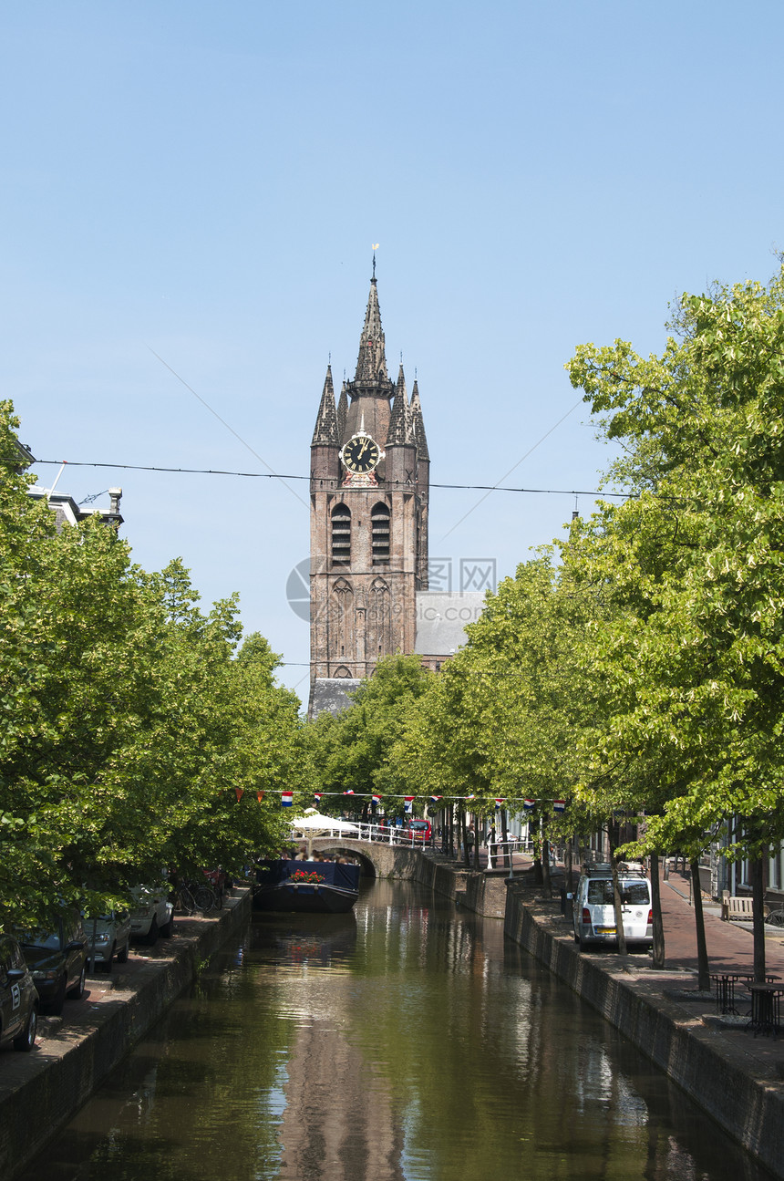 Delft 自动蓝色汽车街道建筑绿色旗帜建筑学教会商店天空图片