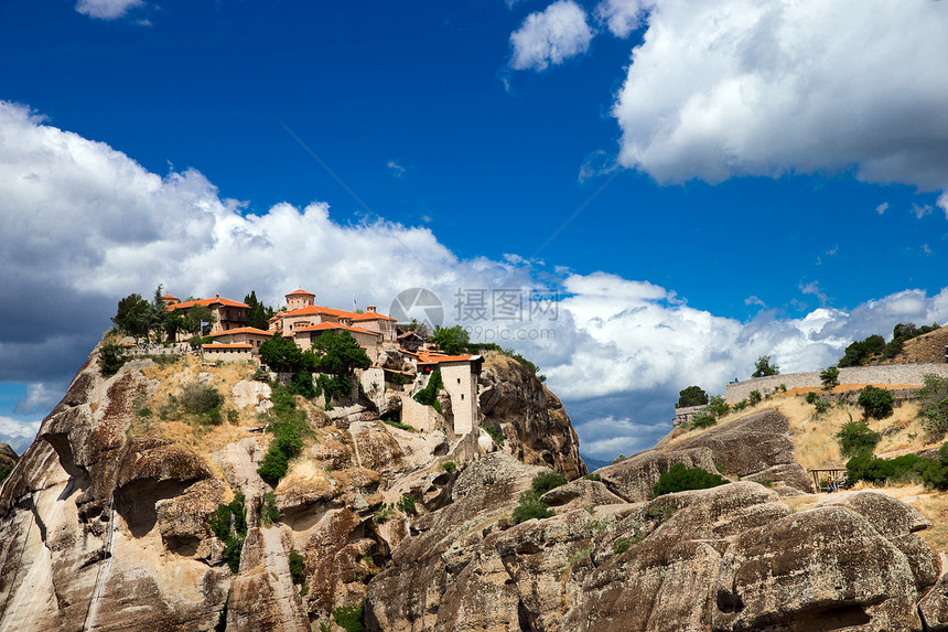 希腊梅特罗拉山的岩石场景宗教日落天空流星国家森林风景回廊地标图片