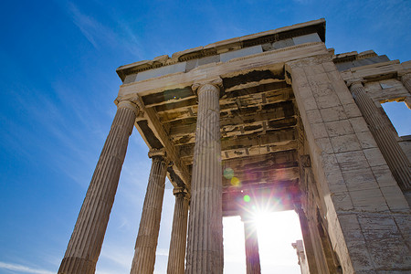 雅典的大饥荒爬坡废墟地标寺庙神庙天空神话遗迹古董背景图片