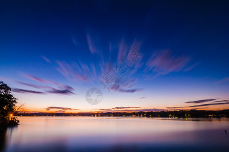 贝尔蒙特露台湖 wylie 日落太阳钓鱼公园自然保护区天空反思蓝色树木背景