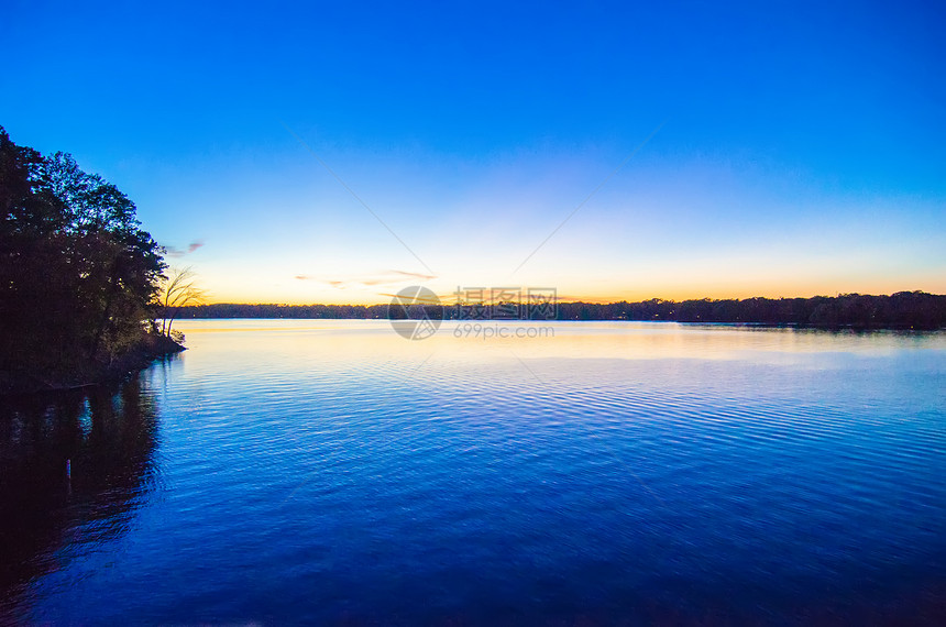 湖 wylie 日落自然保护区天空反思树木蓝色钓鱼公园太阳图片