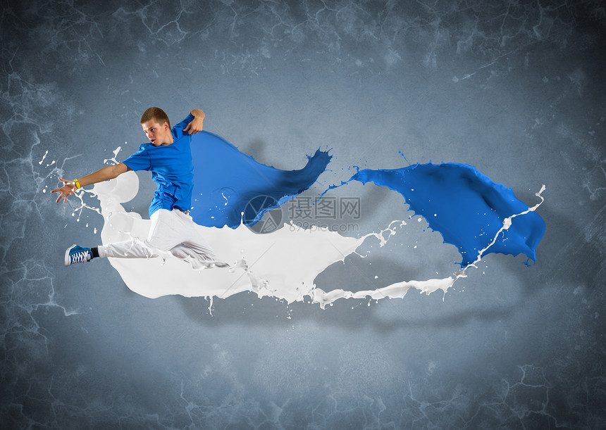 男性舞男舞蹈者 喷洒油漆液体杂技蓝色霹雳舞行动男生舞蹈街道舞蹈家艺术家图片