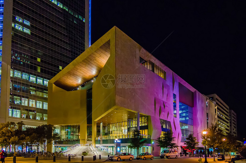 北Charlotte的薄荷博物馆周围建筑和建筑建筑物街道公爵艺术中心活力紫色力量图片